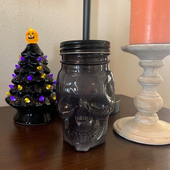 Hand-poured Black Glass Skull Candle - Picture 8 of 8